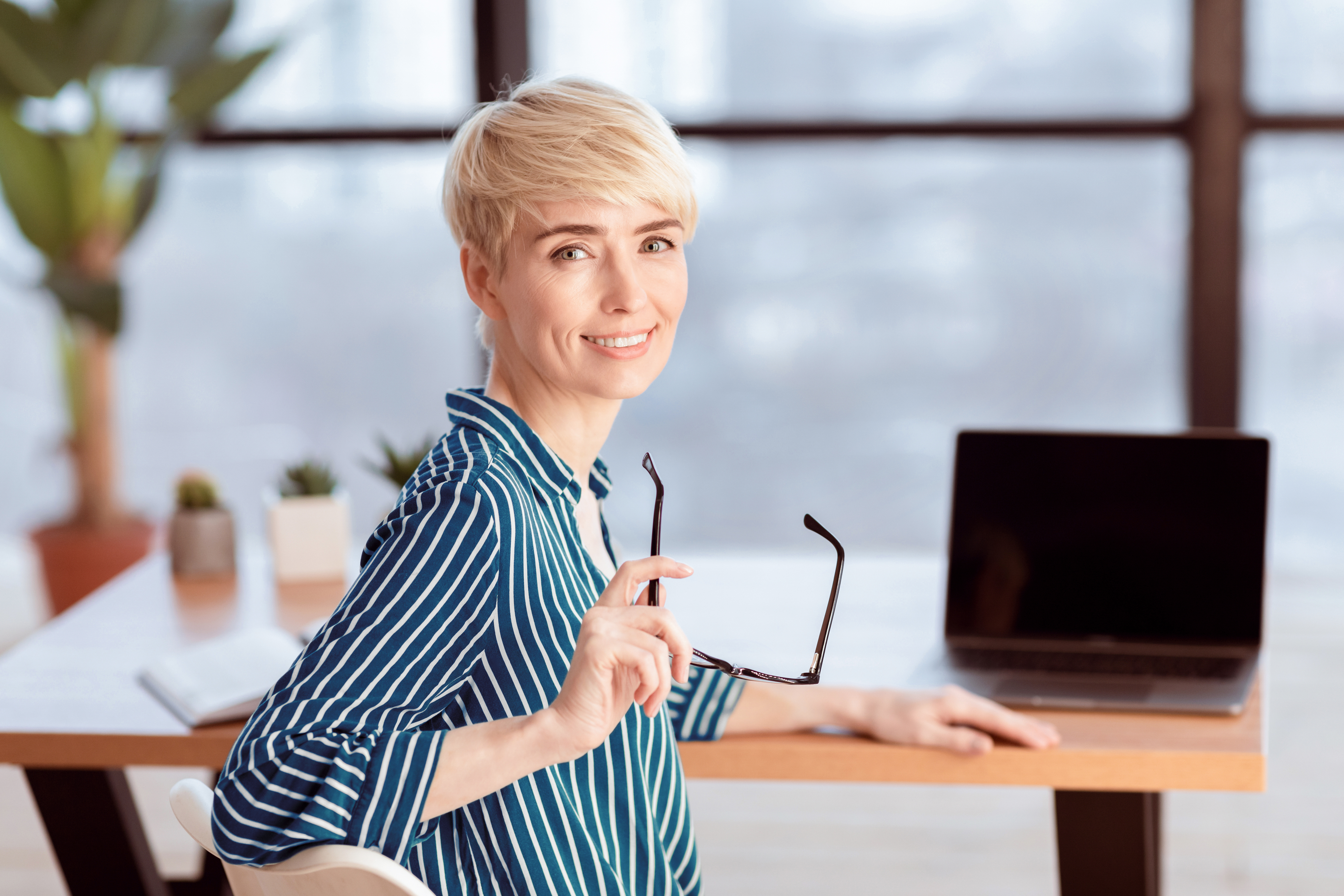 women at computer smiling