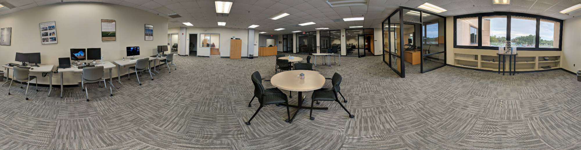 empty work spaces in the faculty innovation center